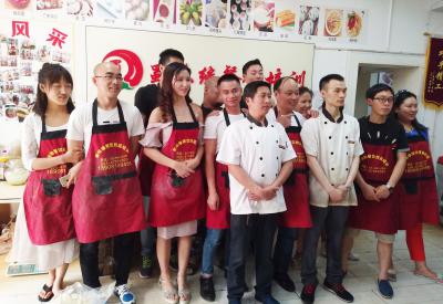 成都小郡肝串串火鍋哪里可以學(xué)習(xí)正宗底料？短期串串火鍋底料培訓(xùn)