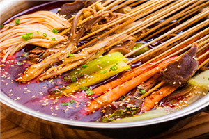 成都串串香底料技術(shù)培訓(xùn)哪里好？熬高湯選材培訓(xùn)