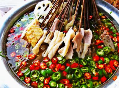  學(xué)青紅油缽缽雞技術(shù)做法哪里好？傳統(tǒng)的小吃
