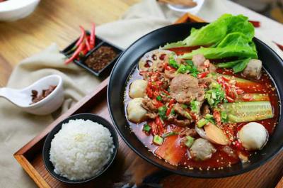 冒菜培訓(xùn)技術(shù)培訓(xùn)哪家強？教你底料的炒制